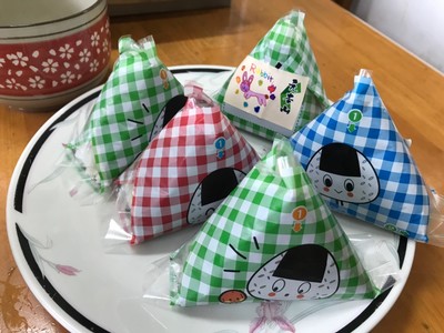 看我們做的美味飯糰圖片