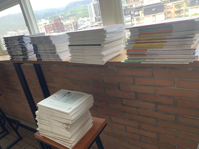 ★【圖書館公告】: 本校圖書館報廢書籍及雜誌乙批，即日起至9/30止，歡迎本校師生踴躍索取！